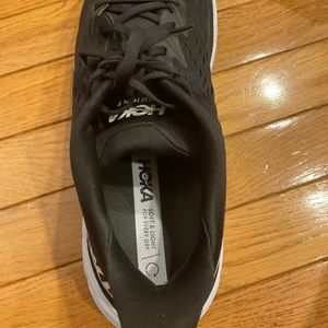 HOKA CLIFTON 8